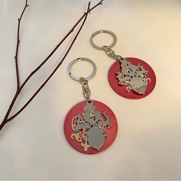 Neiman Marcus Vintage Reindeer & Snowflake Key Chain Set Of 2 New Without Tags - Picture 9 of 11